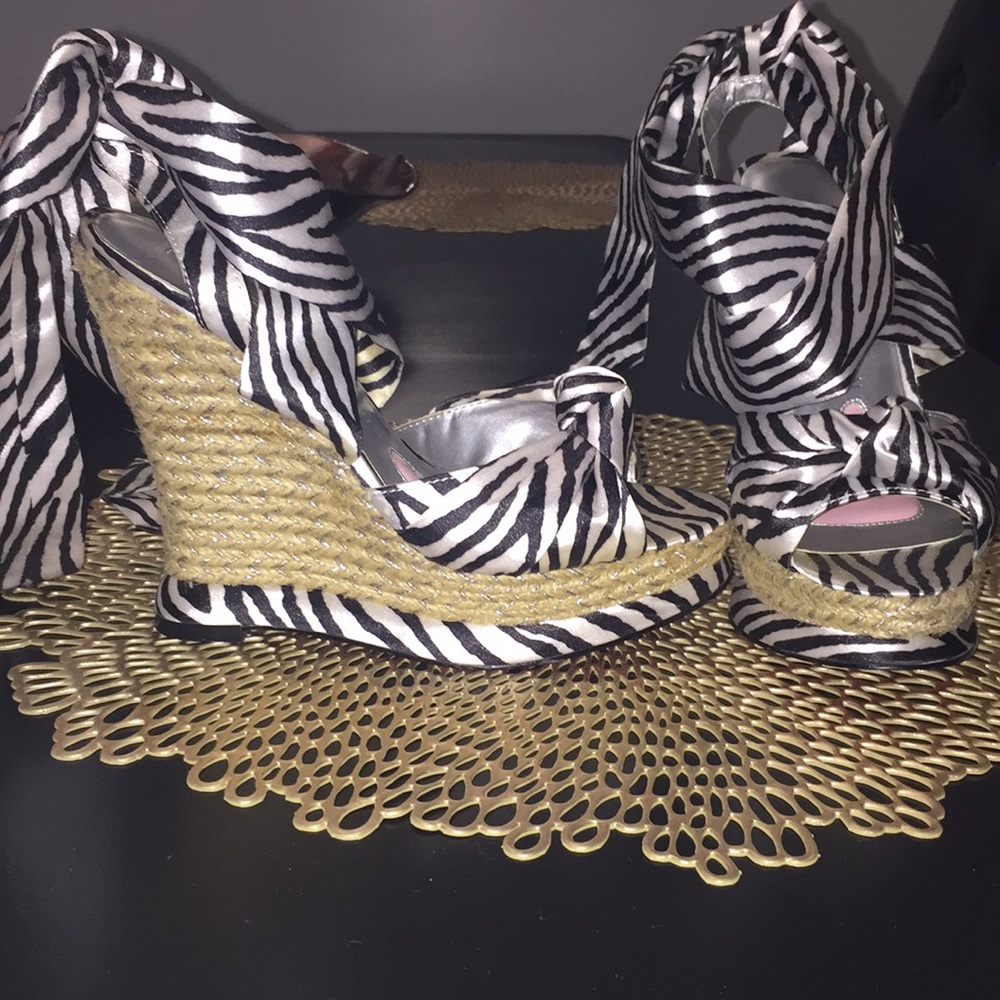 Paris Hilton Venus Zebra Satin Wedges! Sz 6
